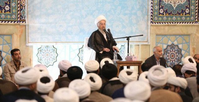 آية الله مكارم الشيرازي يؤكد على استخدام الحوزة للأدوات الحديثة والذكاء الاصطناعي
