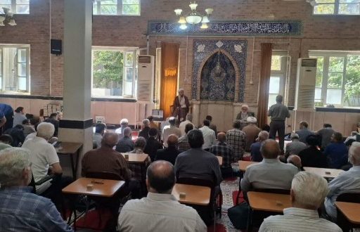 في خطوة تعزز الكسب الحلال.. الحوزة العلمية تفتتح دورات المكاسب للتجار في سوق طهران