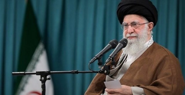 الإمام الخامنئي: هجوم الجيش الأمريكي في المنطقة هُزم أمام مبادرة وشجاعة شباب إيران الإسلامية