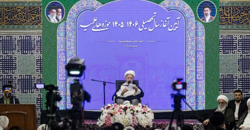 آية الله السبحاني يشدد على ضرورة الحفاظ على مكانة الفقه والأصول في المناهج الدراسية للحوزات العلمية