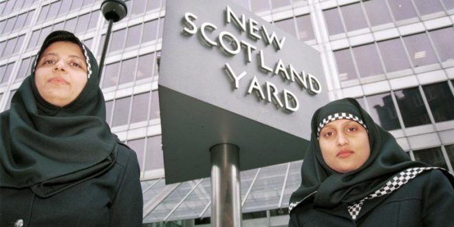 اسكتلندا تعتمد الحجاب كزي رسمي للشرطيات