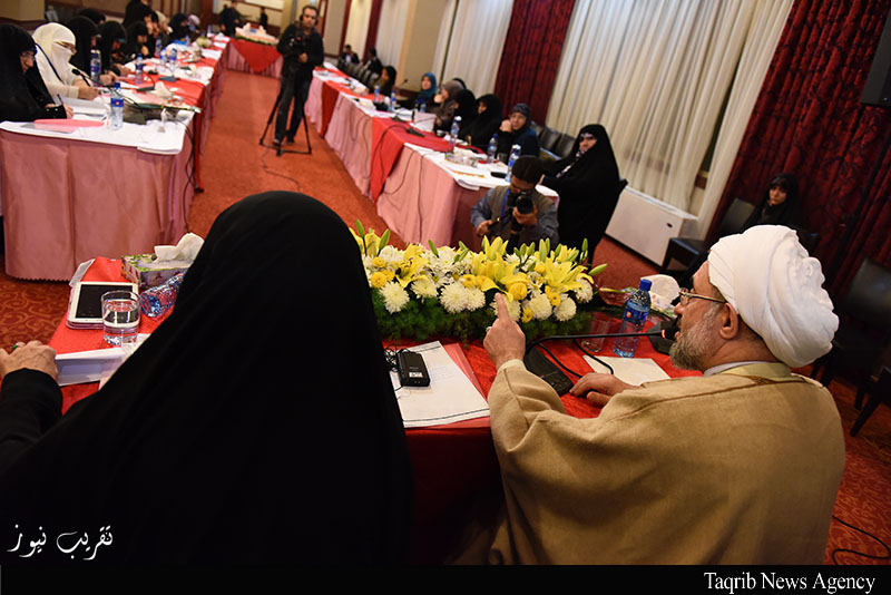 فعاليات-لجنة-الاتحاد-العالمي-للنساء-المسلمات-خلال-المؤتمر-29-للوحدة-الاسلامية-(طهران-2015)