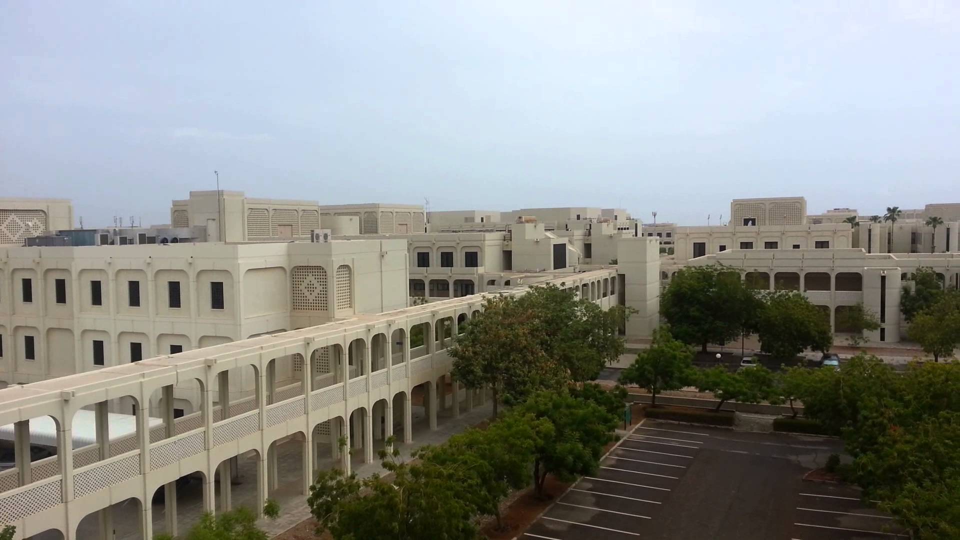مبنى-جامعة-السلطان-قابوس-عمان