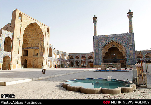 مسجد جامع أصفهان وهو من أقدم مساجد إيران القائمة، ويعود إنشاؤه إلى عام 771م يقع في مدينة أصفهان في محافظة أصفهان، إيران