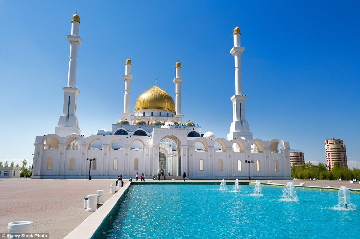 مسجد نور أستانا في أستانا بـ كازاخستان
