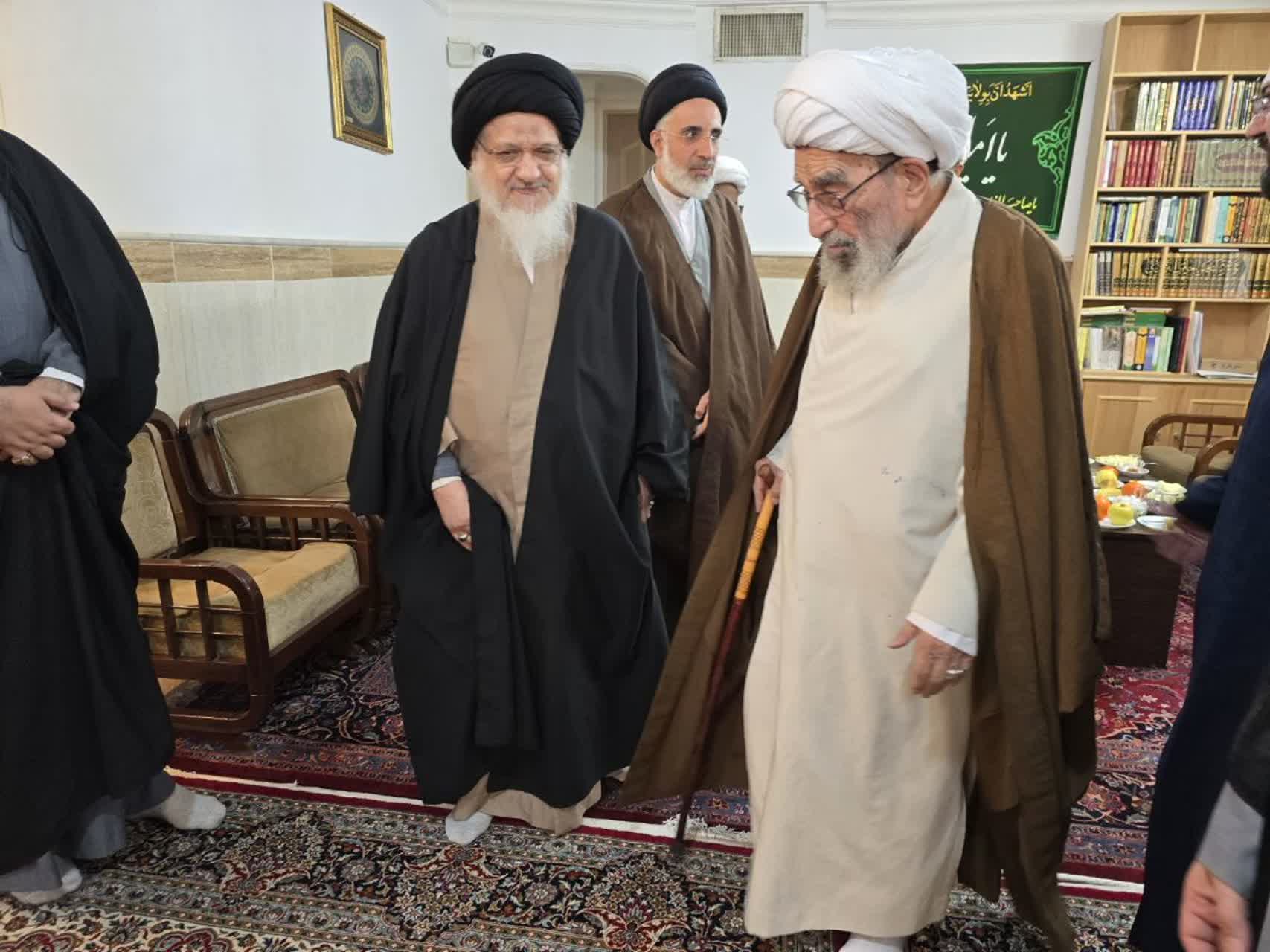 آية الله أشرفي الشاهرودي يلتقي بآية الله السيد علي الميلاني