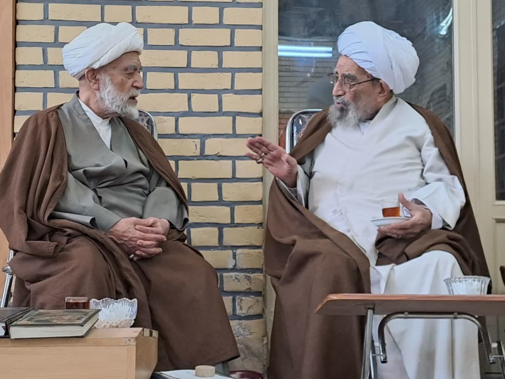 آية الله أشرفي الشاهرودي يلتقي بآية الله الشيخ مسلم داوري